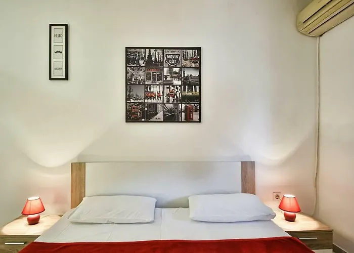 The Big Smile Apartments